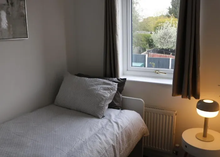 Charming 2 Bed House - Family Friendly